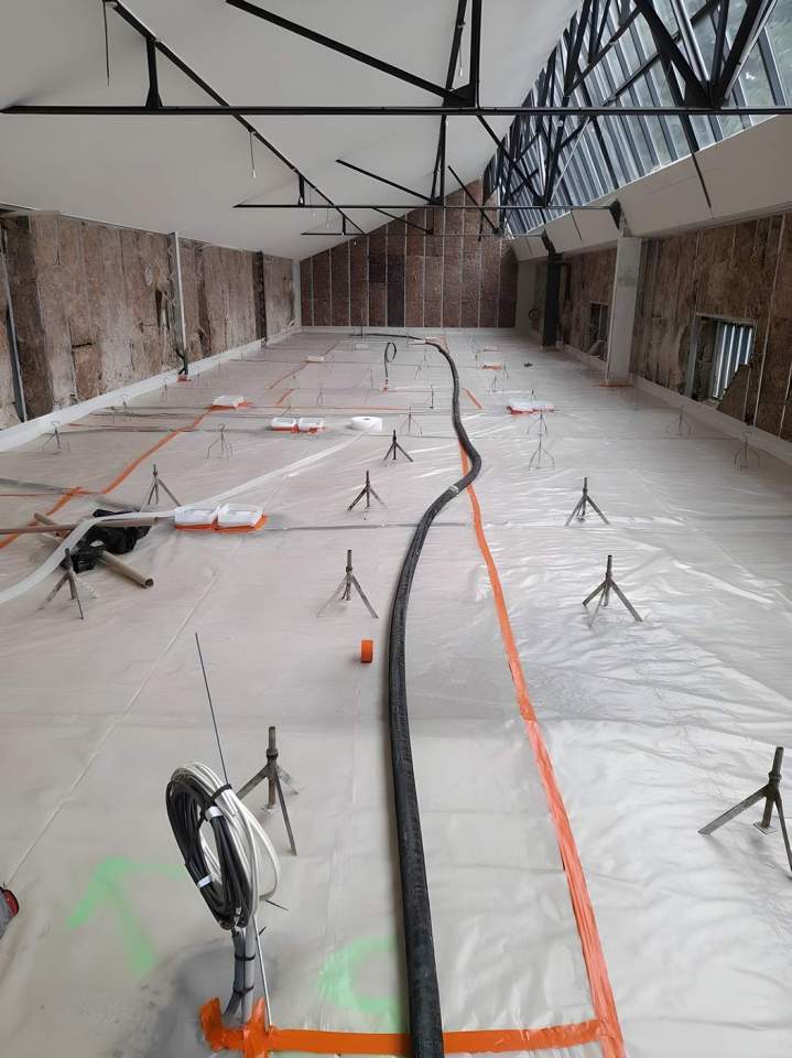 Préparation du support pour la pose d'une chape fluide Paris