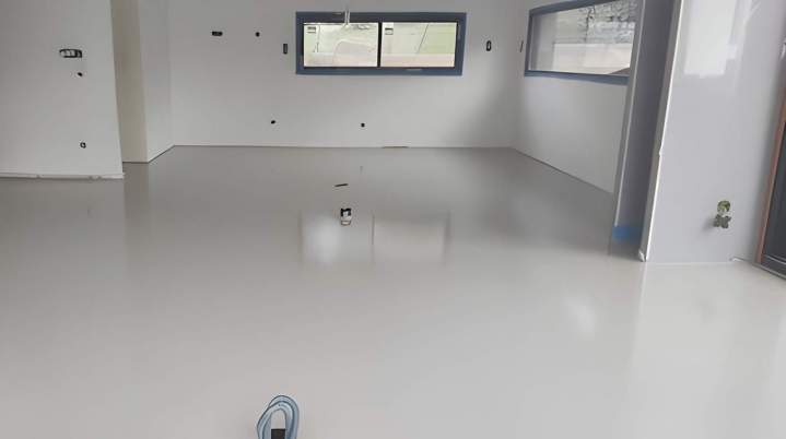 Mise en œuvre de la chape fluide Paris