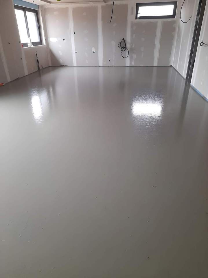 Application d'une chape liquide Paris