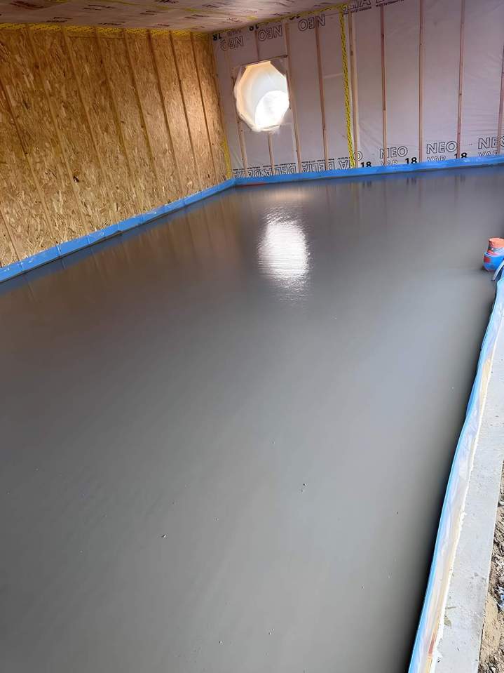 Mise en œuvre d'une chape fluide Paris