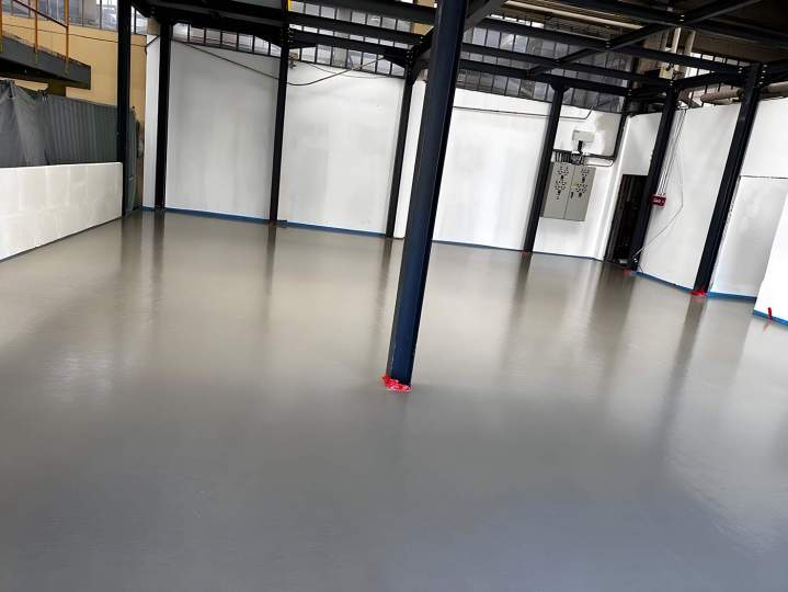 Réalisation de chape ciment HPC pour locaux tertiaires